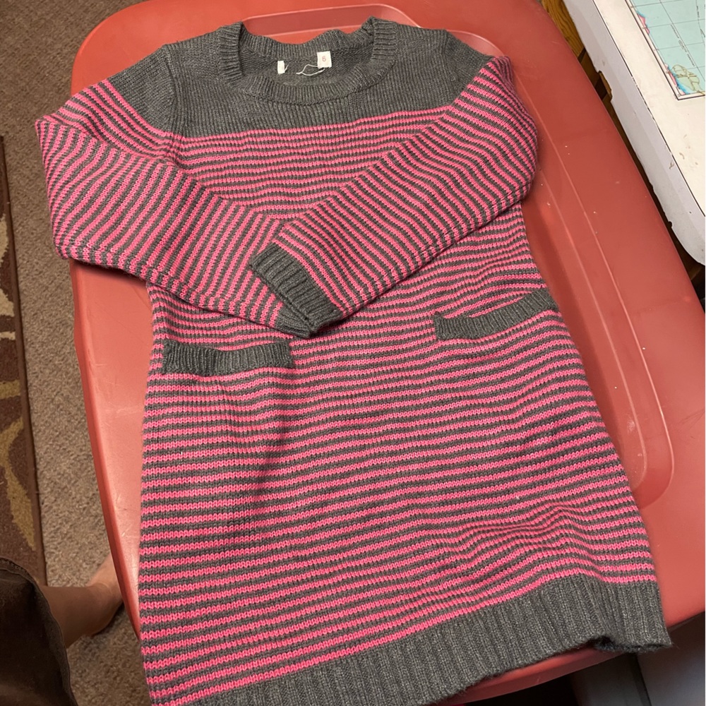 3/$25 Girls sweater dress in EUC size 06